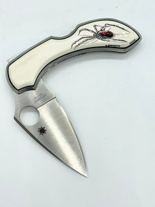 Scrimshaw Spyderco pocket knife