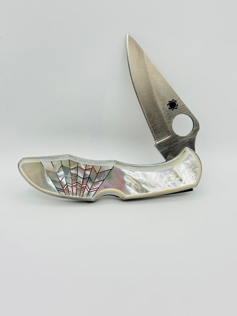Mother of Pearl, Sypderco Delica, pocket knife