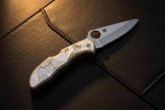 Mother of Pearl, Sypderco Delica, pocket knife