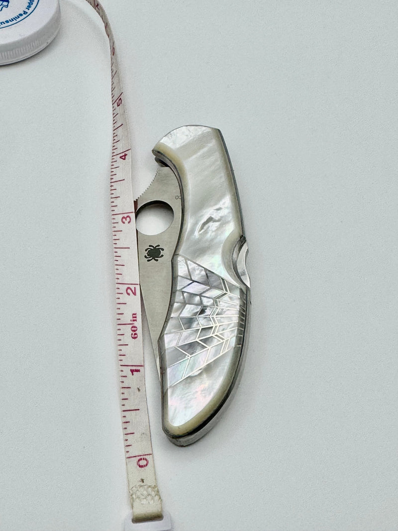 Mother of Pearl, Sypderco Delica, pocket knife